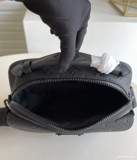 Affordable VUITTON LOCK MESSENGER S LOUIS 0804